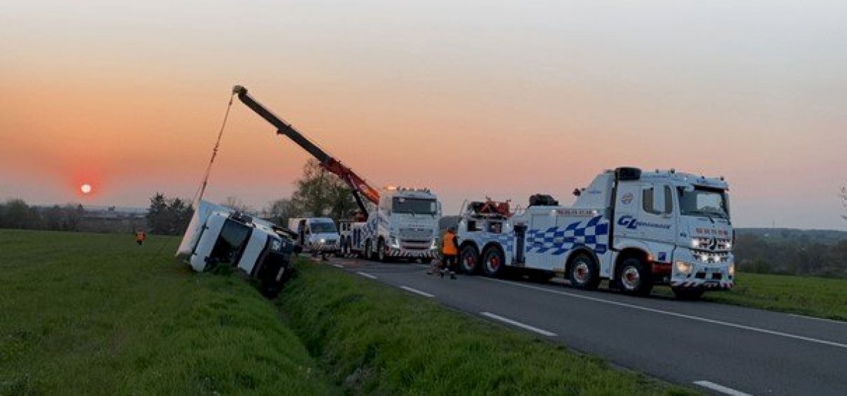 DEPANNAGE D’UN POIDS LOURDS SUR L'AUTOROUTE : COMMENT BIEN AGIR.